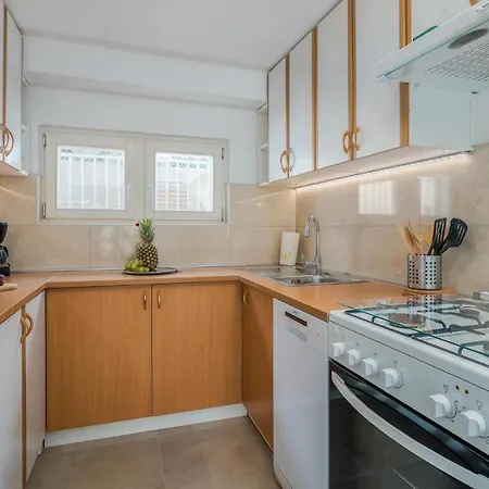 4 Bedroom Stunning In Holiday home