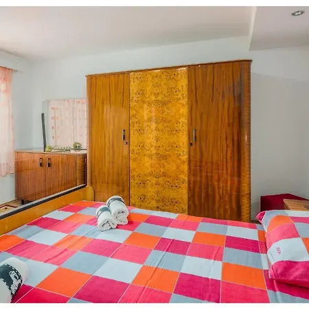 4 Bedroom Stunning In Omisalj