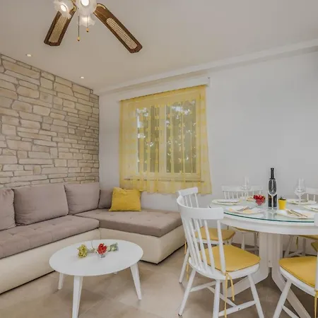 4 Bedroom Stunning In Holiday home *