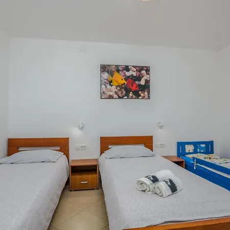4 Bedroom Stunning In Omisalj