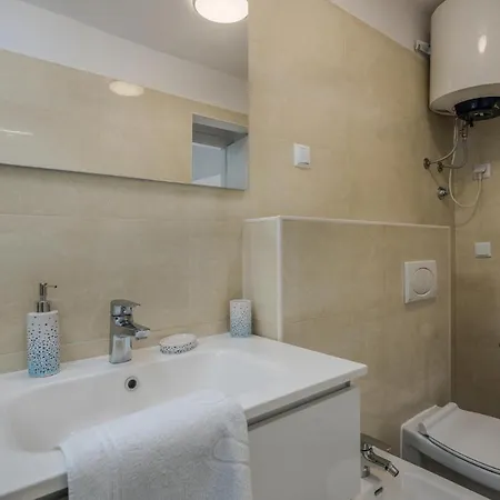 Holiday home 4 Bedroom Stunning In Omisalj