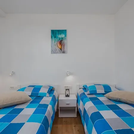 4 Bedroom Stunning In Omisalj