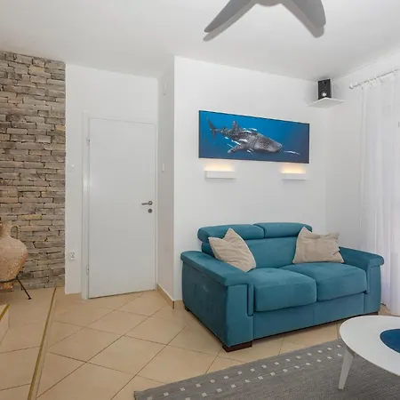 Holiday home 4 Bedroom Stunning In Omisalj