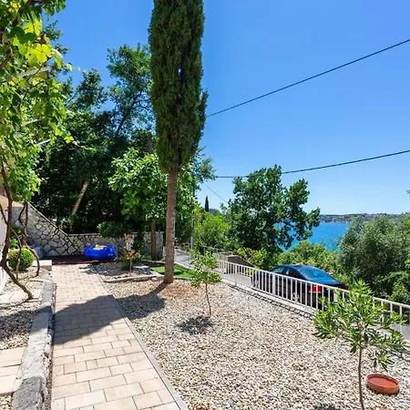 4 Bedroom Stunning In * Omisalj