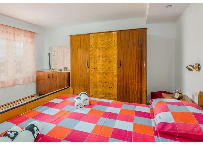 4 Bedroom Stunning In Omišalj