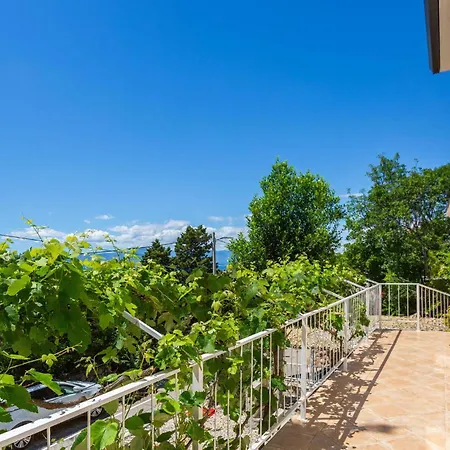 4 Bedroom Stunning In Omišalj