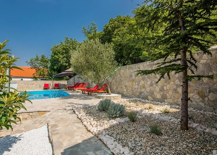 Σπίτι διακοπών 4 Bedroom Stunning In Omišalj