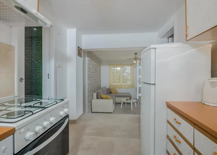 4 Bedroom Stunning In Nyaraló Omišalj