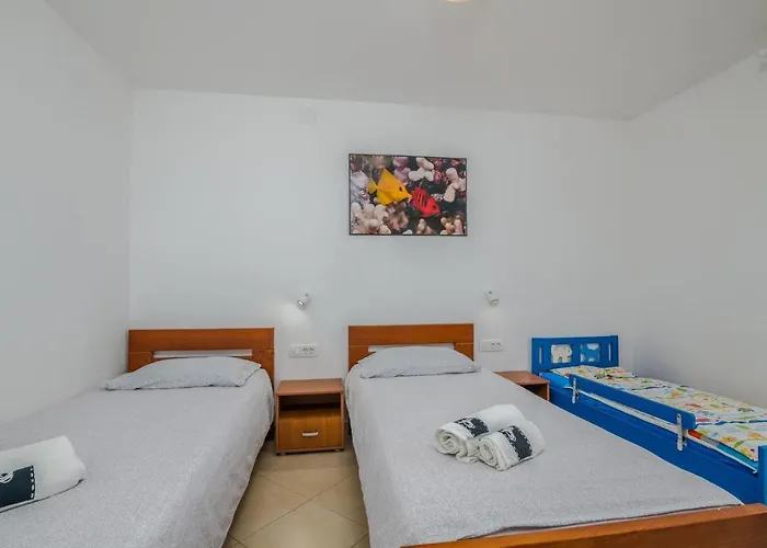 4 Bedroom Stunning In Omišalj