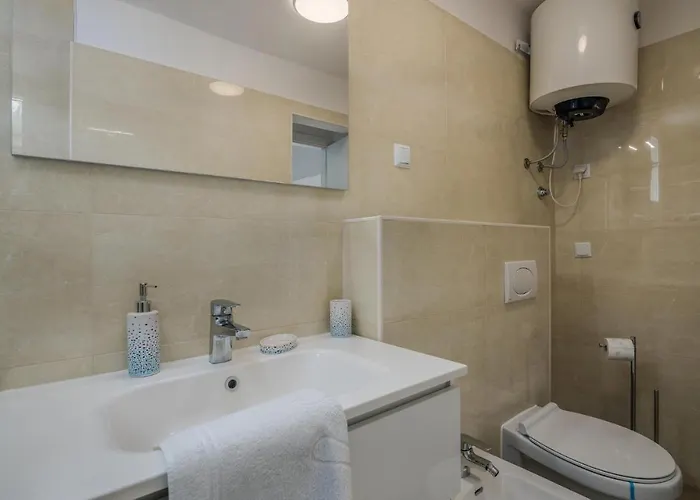 Σπίτι διακοπών 4 Bedroom Stunning In Omišalj
