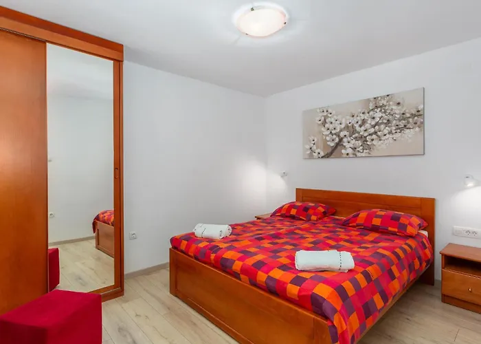 Σπίτι διακοπών 4 Bedroom Stunning In *