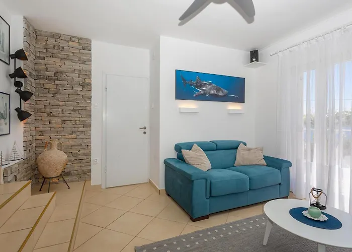 Ferienhaus 4 Bedroom Stunning In Omišalj
